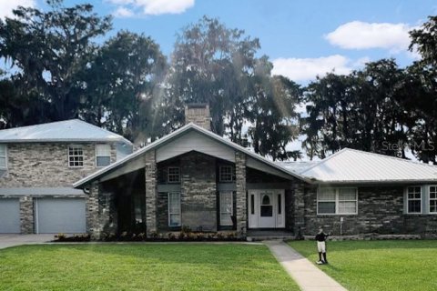 House in Hawthorne, Florida 4 bedrooms, 303.98 sq.m. № 2218489 - photo 2