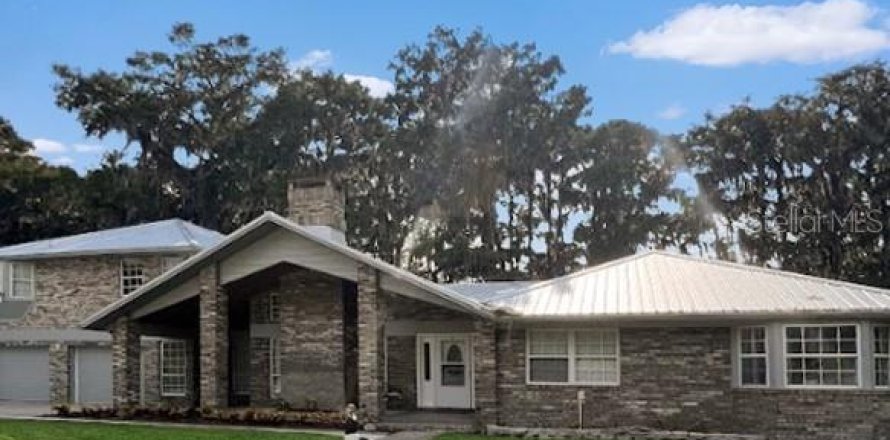 House in Hawthorne, Florida 4 bedrooms, 303.98 sq.m. № 2218489