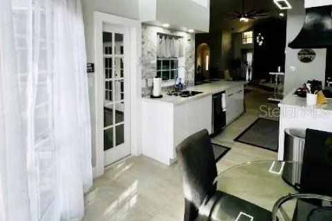 House in Hawthorne, Florida 4 bedrooms, 303.98 sq.m. № 2218489 - photo 8