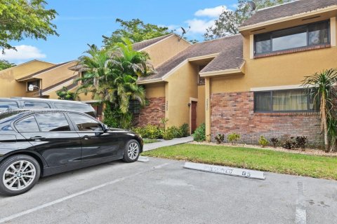 Commercial property in Sunrise, Florida 505.95 sq.m. № 1849163 - photo 1