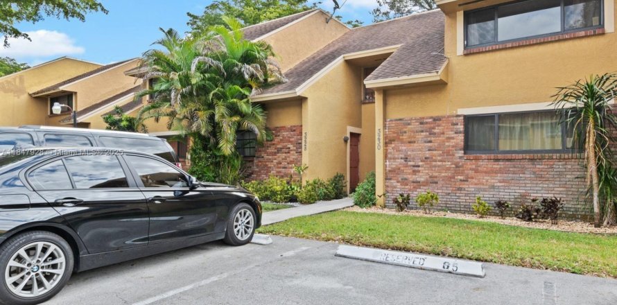 Commercial property in Sunrise, Florida 505.95 sq.m. № 1849163
