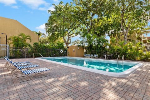 Commercial property in Sunrise, Florida 505.95 sq.m. № 1849163 - photo 2
