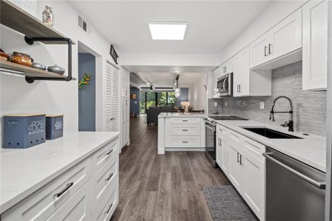 Condo in Longboat Key, Florida, 2 bedrooms  № 1203664 - photo 9