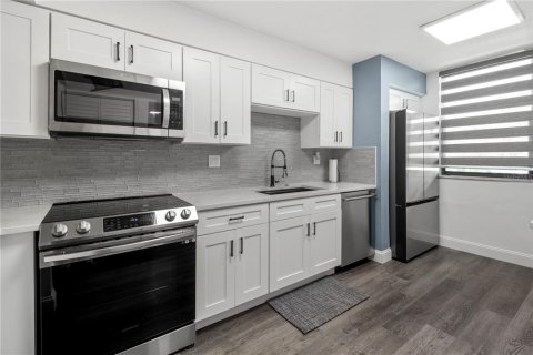 Condo in Longboat Key, Florida, 2 bedrooms  № 1203664 - photo 8