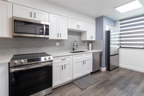 Condo in Longboat Key, Florida, 2 bedrooms  № 1203664 - photo 11