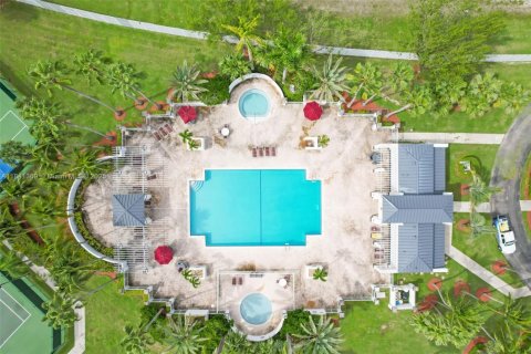 House in Miami, Florida 3 bedrooms, 150.59 sq.m. № 1832286 - photo 15