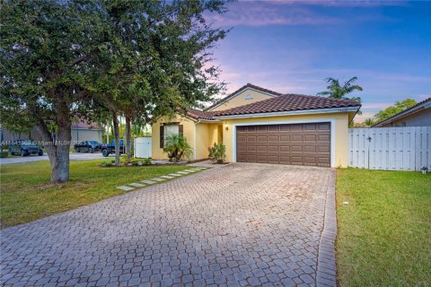 House in Miami, Florida 3 bedrooms, 150.59 sq.m. № 1832286 - photo 1