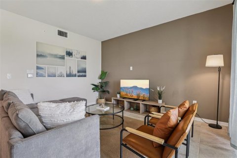 Condominio en venta en Kissimmee, Florida, 2 dormitorios, 110.18 m2 № 1832004 - foto 11