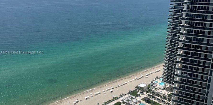 Condominio en Hollywood, Florida, 2 dormitorios № 1765044