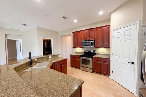 House in Leesburg, Florida 4 bedrooms, 207.73 sq.m. № 2230246 - photo 2
