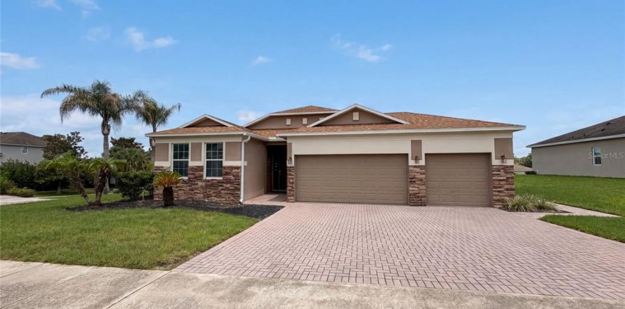 House in Leesburg, Florida 4 bedrooms, 207.73 sq.m. № 2230246