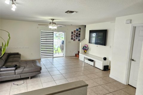 Touwnhouse à vendre à Tamarac, Floride: 3 chambres, 138.05 m2 № 1766475 - photo 7
