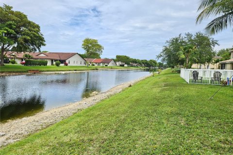 Touwnhouse à vendre à Tamarac, Floride: 3 chambres, 138.05 m2 № 1766475 - photo 5