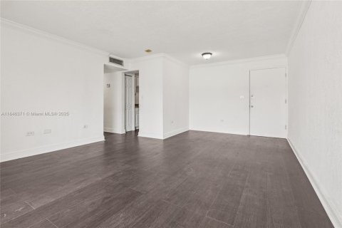 Condo in Miami, Florida, 2 bedrooms  № 1844108 - photo 6