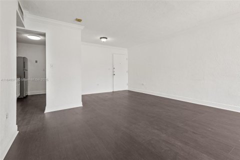 Condo in Miami, Florida, 2 bedrooms  № 1844108 - photo 7