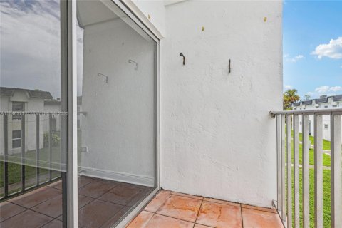 Condo in Miami, Florida, 2 bedrooms  № 1844108 - photo 28