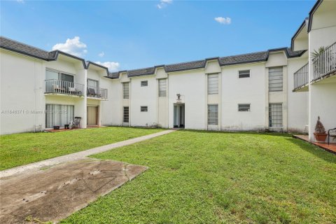 Condo in Miami, Florida, 2 bedrooms  № 1844108 - photo 30