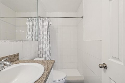 Condo in Miami, Florida, 2 bedrooms  № 1844108 - photo 24