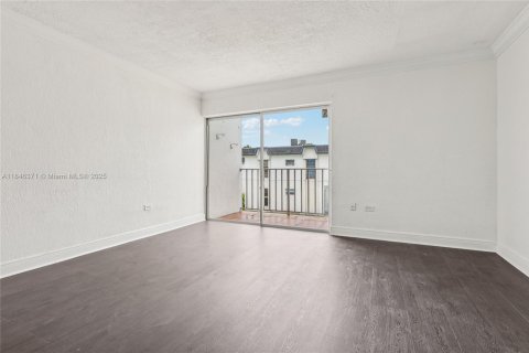 Condo in Miami, Florida, 2 bedrooms  № 1844108 - photo 5