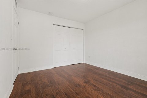 Condo in Miami, Florida, 2 bedrooms  № 1844108 - photo 15