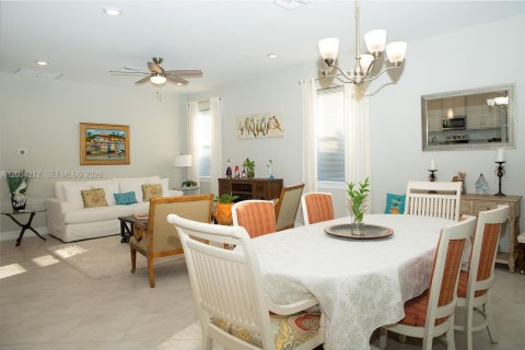 Villa ou maison à vendre à Cape Coral, Floride: 3 chambres, 168.71 m2 № 2078397 - photo 4