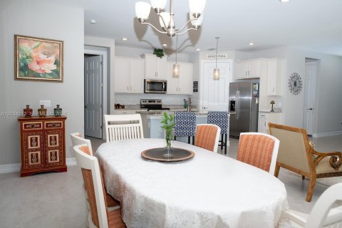 Villa ou maison à vendre à Cape Coral, Floride: 3 chambres, 168.71 m2 № 2078397 - photo 5