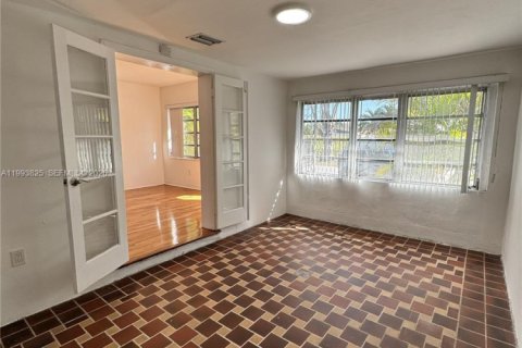 Снять в аренду виллу или дом в Майами, Флорида 2 спальни, 130.06м2, № 2055665 - фото 6