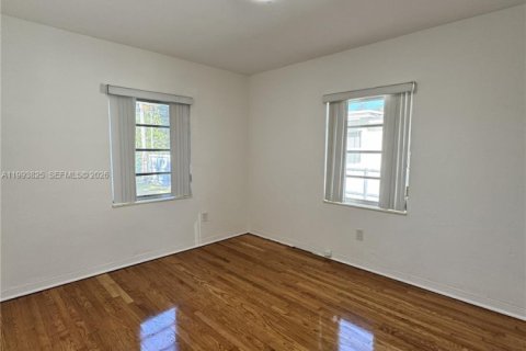 Снять в аренду виллу или дом в Майами, Флорида 2 спальни, 130.06м2, № 2055665 - фото 10