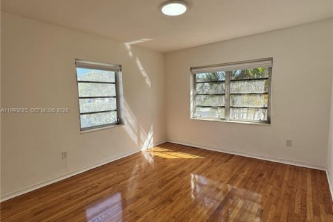 Снять в аренду виллу или дом в Майами, Флорида 2 спальни, 130.06м2, № 2055665 - фото 7