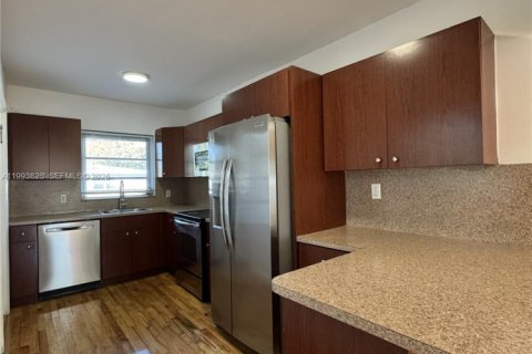 Снять в аренду виллу или дом в Майами, Флорида 2 спальни, 130.06м2, № 2055665 - фото 5