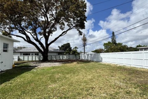 Снять в аренду виллу или дом в Майами, Флорида 2 спальни, 130.06м2, № 2055665 - фото 14