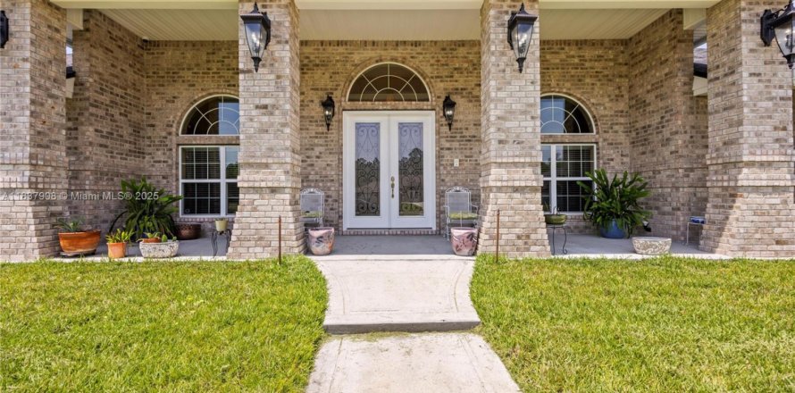 House in Jacksonville, Florida 3 bedrooms, 283.72 sq.m. № 1825792