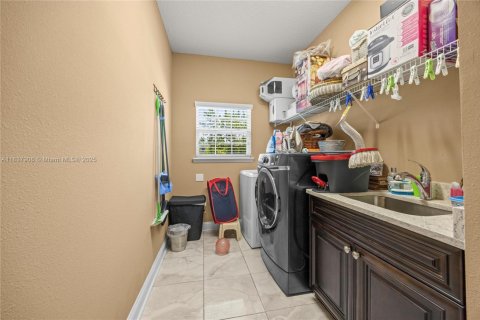House in Jacksonville, Florida 3 bedrooms, 283.72 sq.m. № 1825792 - photo 15