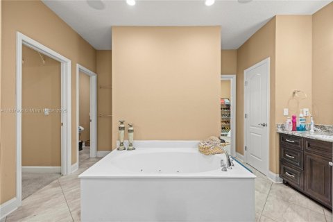 House in Jacksonville, Florida 3 bedrooms, 283.72 sq.m. № 1825792 - photo 12