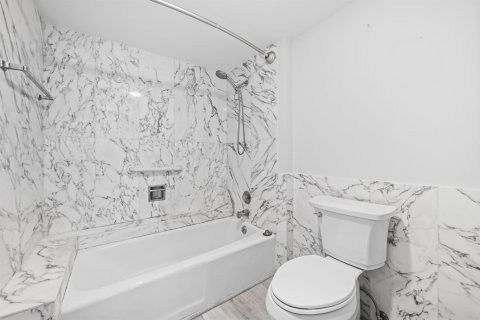 Copropriété à vendre à Lauderdale-by-the-Sea, Floride: 1 chambre, 100.33 m2 № 2188714 - photo 16