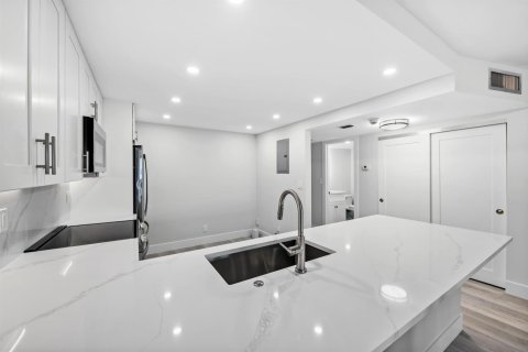 Copropriété à vendre à Lauderdale-by-the-Sea, Floride: 1 chambre, 100.33 m2 № 2188714 - photo 4