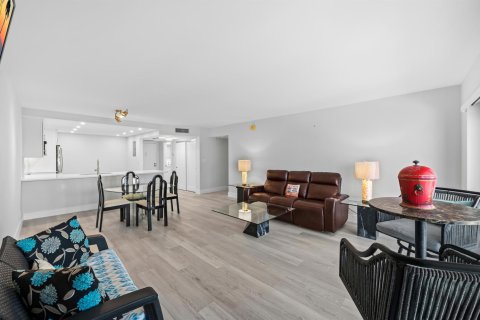 Copropriété à vendre à Lauderdale-by-the-Sea, Floride: 1 chambre, 100.33 m2 № 2188714 - photo 10