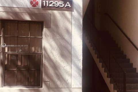 Copropriété à louer à Coral Springs, Floride: 2 chambres, 103.49 m2 № 1893374 - photo 1