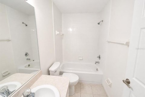 Condo in Apollo Beach, Florida, 2 bedrooms  № 2219345 - photo 15