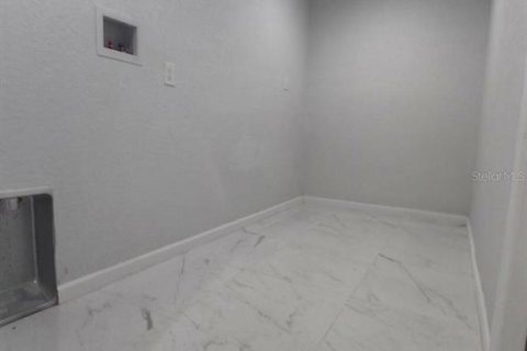 House in Sebring, Florida 4 bedrooms, 177.35 sq.m. № 2222911 - photo 18