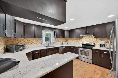House in Hudson, Florida 4 bedrooms, 254.18 sq.m. № 1918328 - photo 30