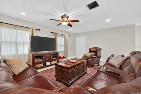 House in Hudson, Florida 4 bedrooms, 254.18 sq.m. № 1918328 - photo 16