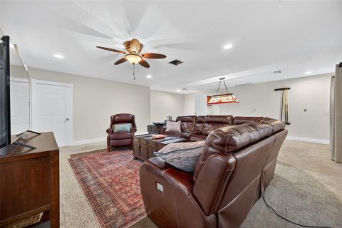 House in Hudson, Florida 4 bedrooms, 254.18 sq.m. № 1918328 - photo 18