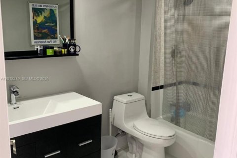 Condo in Miami, Florida, 2 bedrooms  № 2076336 - photo 7