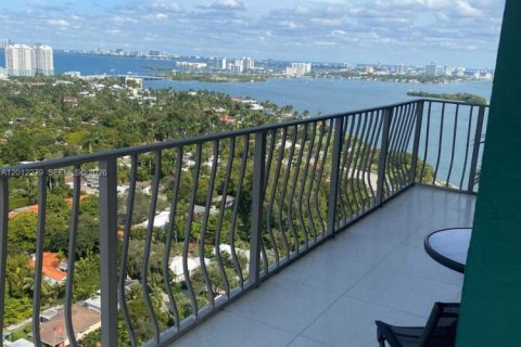Condo in Miami, Florida, 2 bedrooms  № 2076336 - photo 2