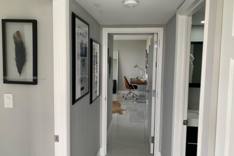 Condo in Miami, Florida, 2 bedrooms  № 2076336 - photo 6