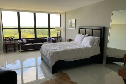 Condo in Miami, Florida, 2 bedrooms  № 2076336 - photo 10