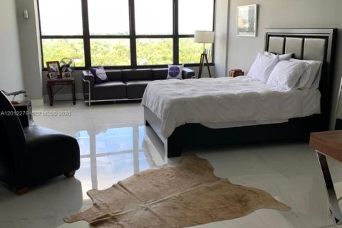 Condo in Miami, Florida, 2 bedrooms  № 2076336 - photo 8