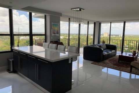 Condo in Miami, Florida, 2 bedrooms  № 2076336 - photo 17