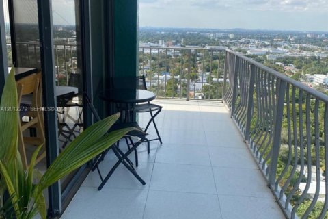 Condo in Miami, Florida, 2 bedrooms  № 2076336 - photo 21